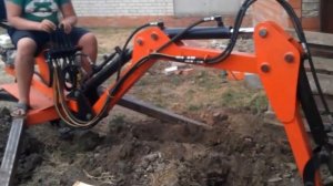 Прицепной мини экскаватор