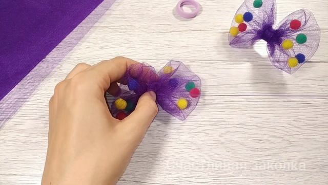 Озорные бантики с помпонами из фатина! Резинки. смотреть онлайн