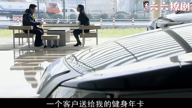 出軌丈夫約會小三，哪料妻子的眼線就在身後跟着，立馬拍下他們偷情的證據！#夫妻密碼