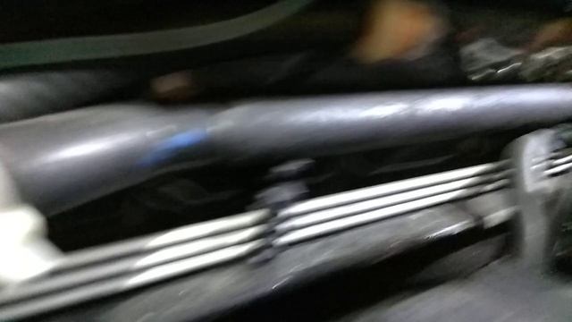 Форсунки лобового стекла на дворники.