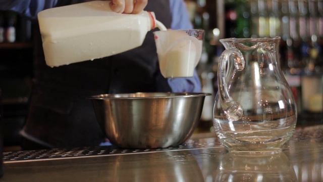 How to Make Alcoholic Eggnog : Margaritas & More смотреть онлайн