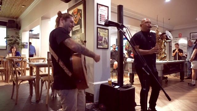 Arctic Monkeys - Do I Wanna Know @ The Woolpack Mudgee with Junio! смотреть онлайн
