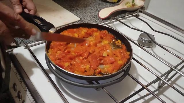 Оригинальный рецепт яичницы с помидорами смотреть онлайн