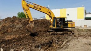 Копаем болото! Экскаватор SDLG 6210 работает в паре с экскаватором-погрузчиком JCB 3CX