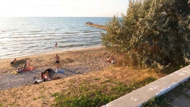 Крым на машине в Песчаное Прогулка по набережной у моря смотреть онлайн