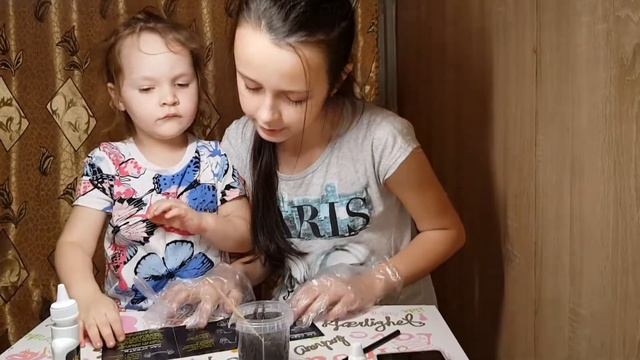 АЛИНА И АРИНА ДЕЛАЮТ ПОКУПНОЙ СЛАЙМ / SLIME смотреть онлайн