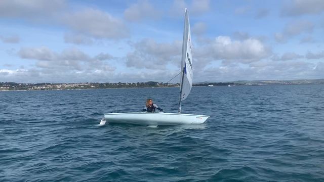 DOWNWIND LIGHT WIND SAIL CONTROLS - Dinghy Sailing Techniques - Tips for sailing in 2 to 7 knots смотреть онлайн