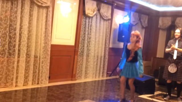 Танец жениха и невесты на ирландской свадьбе смотреть онлайн