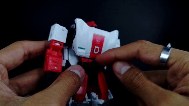 Transformers WFC Kingdom Red Alert (Exclusivo de Walgreens) Review en español смотреть онлайн