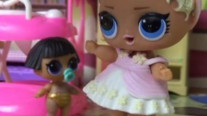 ЗАБЫЛИ ДЕТЕЙ В ДЕТСКОМ САДИКЕ! Все куклы ЛОЛ ушли за пупырками! Мультик с куклами лол сюрприз LOL