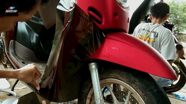 Wrapping Suprem scoopy pasang skotlet hitam transparan full body anfield wrap wrap me in plastic смотреть онлайн