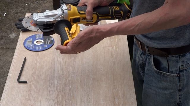 DeWalt DCG405FN-XJ Angle Grinder - A Personal Review