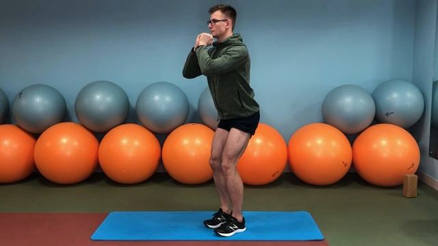 Приседания с узкой постановкой ног. Тренировки дома. DoubleFit смотреть онлайн