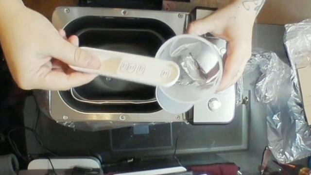 Breadman 2 lb Professional Bread Maker, Stainless Steel, BK1050S смотреть онлайн