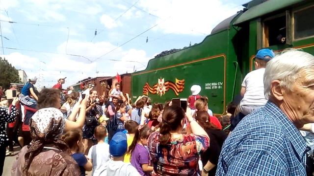 Прибытие поезда Победы на станцию Батайск смотреть онлайн