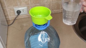 Простой способ отмыть любую бутыль от зеленого налета внутри!