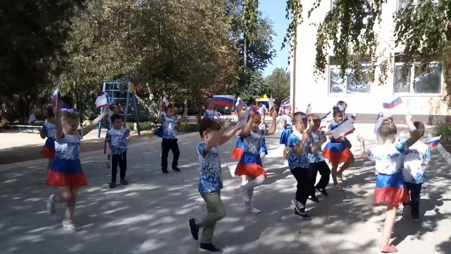 Поздравление с Днем Флага Крыма гр Затейники Терещенко Е А , Пономарёва Т В смотреть онлайн
