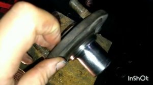 Мазда Демио замена правых передних  ступичних подшипников "на коленке".