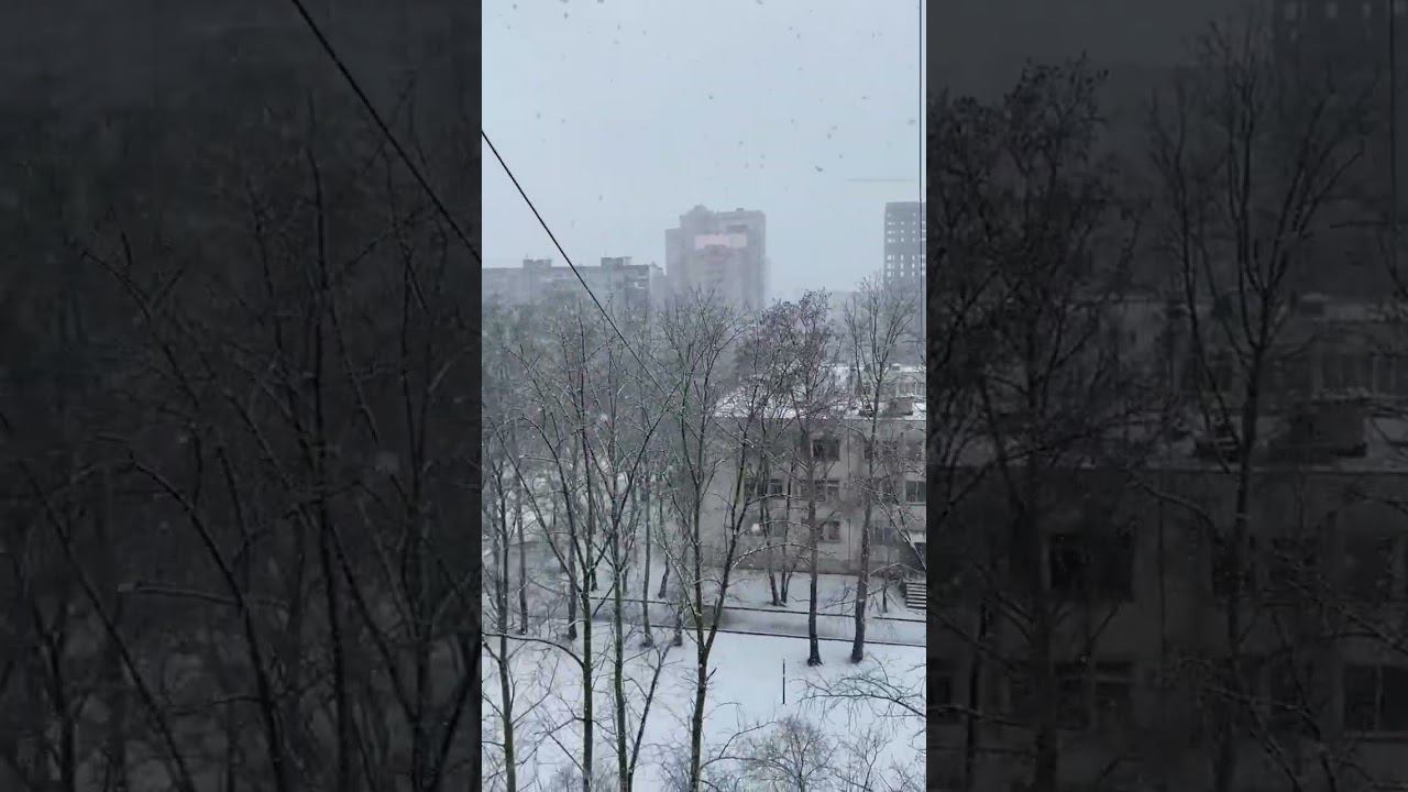 На Хабаровск обрушился снег 30 апреля смотреть онлайн