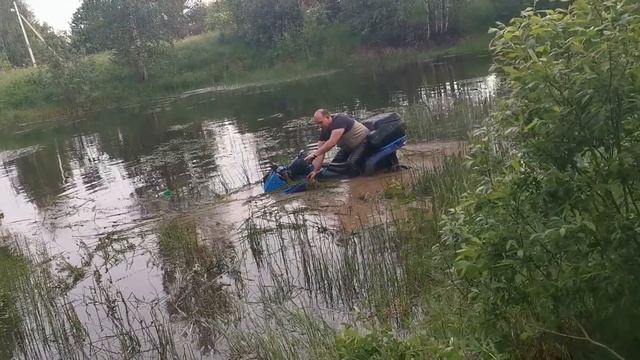 Как мы пытались утопить Suzuki KingQuad 750. Она плавает, после не больших доработок. смотреть онлайн
