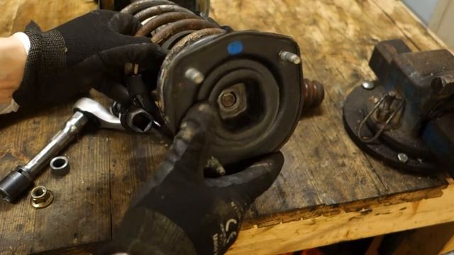 How to replace rear shock spring Toyota Corolla. Years 1990 to 2010 смотреть онлайн