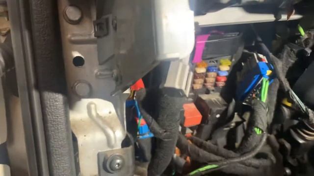 IVECO DAILY 2012- Localización Conector OBD / OBD Connector Location/ OBD Steckerposition
