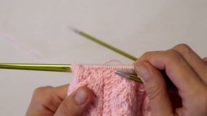 Шапка для девочки с завязками спицами / мастер класс