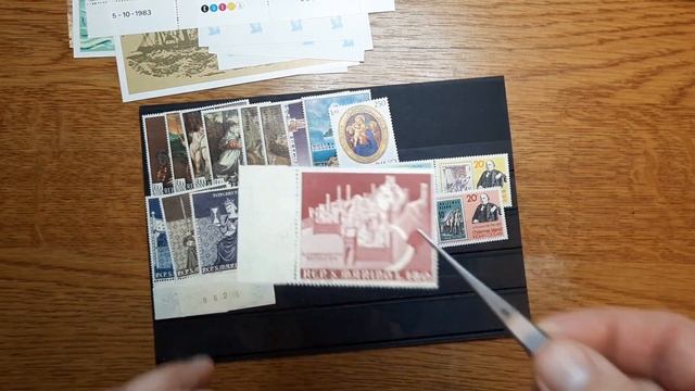 Роман прислал  марки и блоки