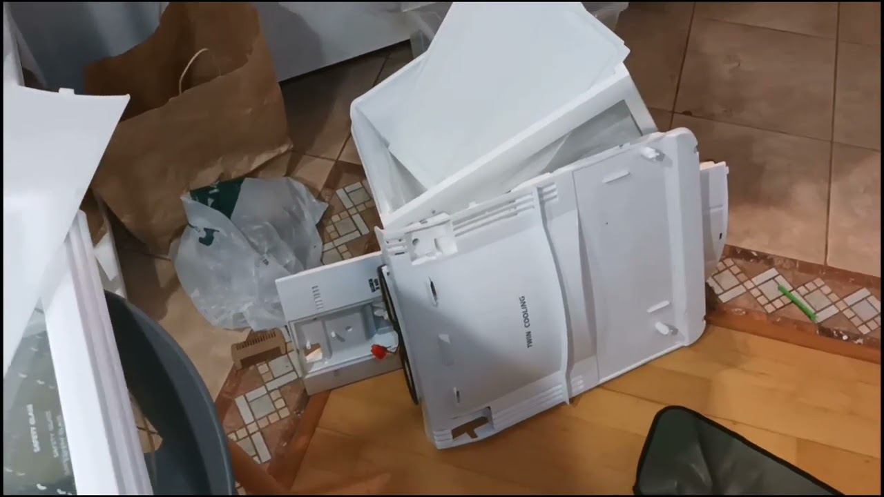 ремонт холодильника Samsung. устраняем утечку смотреть онлайн