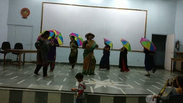 Gore Gore o banke chore beautiful dance by engineer's wife Jharkhand . смотреть онлайн