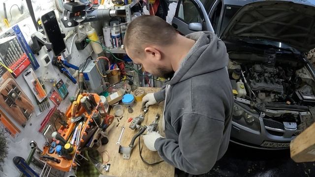 Замена цилиндра сцепления Nissan Almera n16 смотреть онлайн