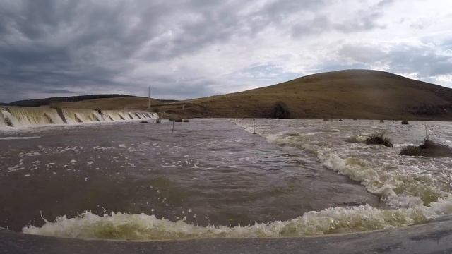 Atravessando barragem de Honda Fit 2005 sentido Gramado-RS смотреть онлайн