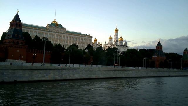 На теплоходе музыка играет смотреть онлайн