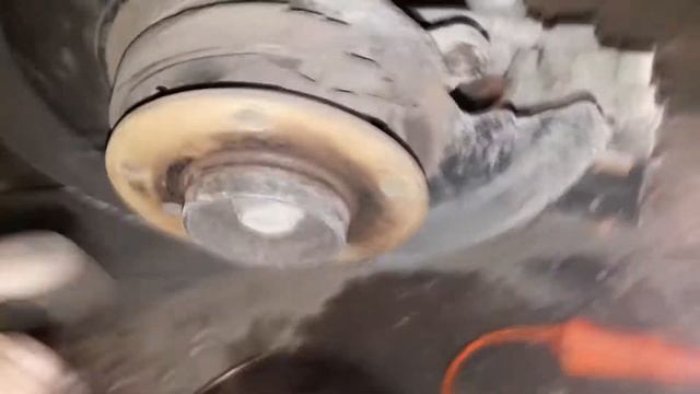 BMW Скрип заднего колеса и клин.