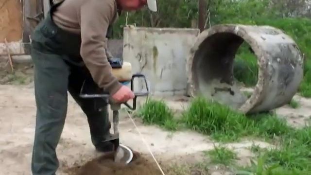 USE MOTOR BORER /Egyszemélyes talajfúró használata/ смотреть онлайн
