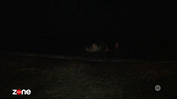 Zone interdite - Vacances naturistes : ils franchissent le pas pour la premiere fois 2-2 zntd