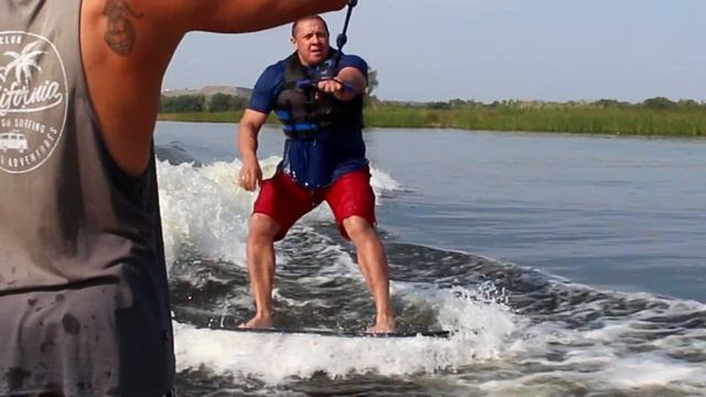 Силачи Кокляев и Максюта зарубились на вейксерфах смотреть онлайн
