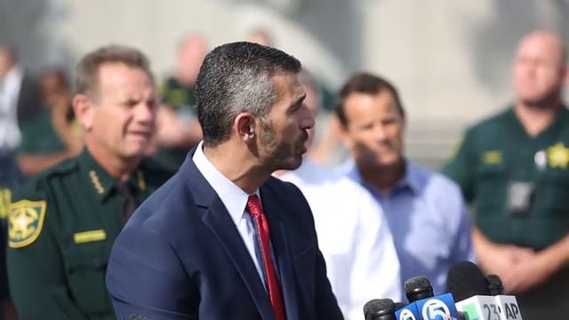 Video: FBI Special Agent in Charge George Piro briefs media on Ft. Lauderdale Airport shooting смотреть онлайн