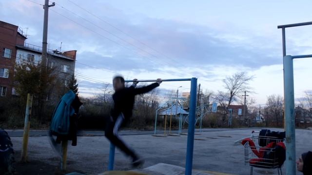 Выучил новые НЕВЕРОЯТНЫЕ элементы за одну тренировку / Кинг 540 / кумкват в зацеп / первый в мире!! смотреть онлайн