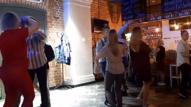 Танцуем в "Wine not" Вологда 15 мая 2021 смотреть онлайн