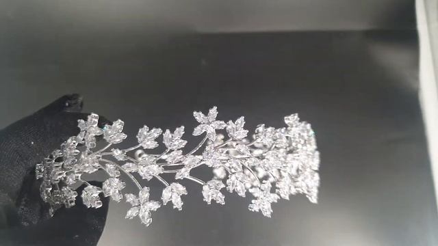 Ободок в прическу, веточка, диадема, инкрустированная фианитами смотреть онлайн