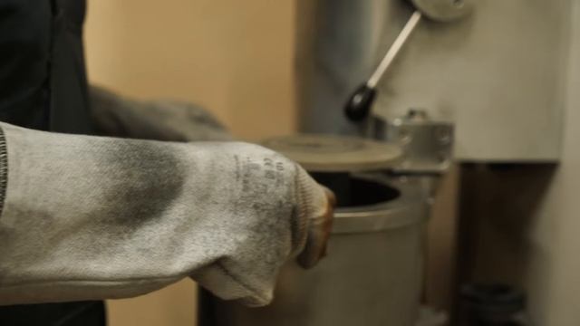 Как работают ювелиры? | Процесс создания кольца ювелиром смотреть онлайн