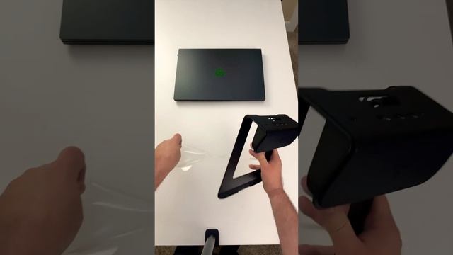 Razer Laptop Stand Chroma V2 - Does the Razer Blade 18” fit? You be the judge. смотреть онлайн
