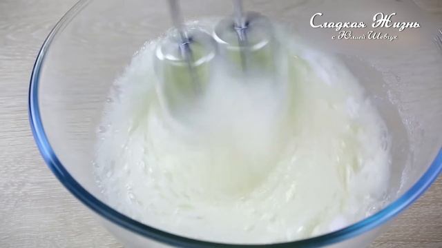 Пироги с вишней и изюмом