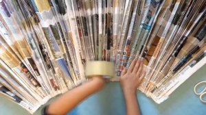 КАК СДЕЛАТЬ ИЗ ГАЗЕТ ПЛАТЬЕ. HOW TO MAKE IT FROM THE NEWSPAPER DRESS. Dress of garbage (Эмилия)