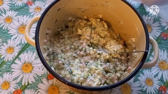 Готовлю окрошку на воде с кефиром, целый день стирка да уборка смотреть онлайн