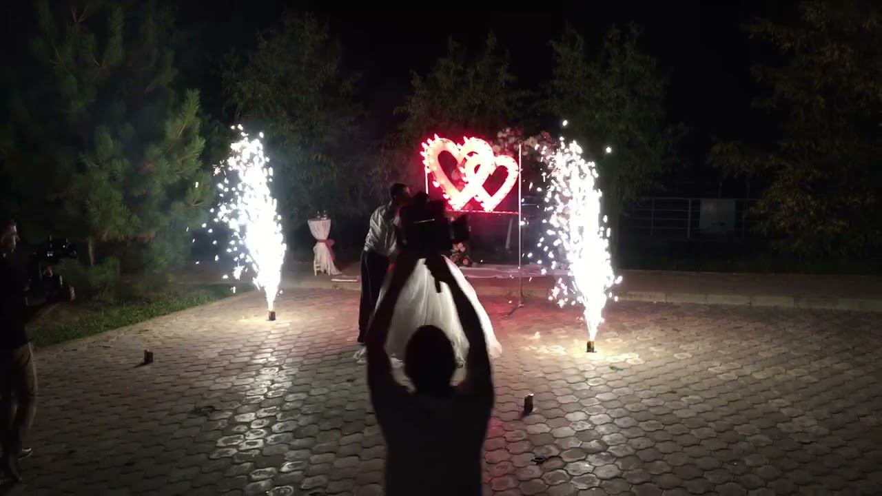 Холодные фонтаны, горящее сердце,фейерверк смотреть онлайн