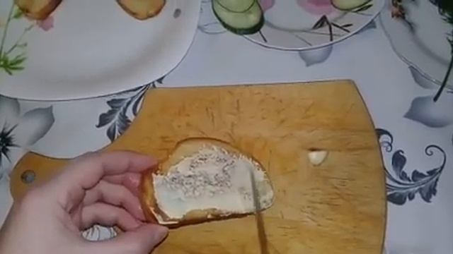 Бутерброды со шпротами. Быстрые и вкусные бутерброды из консервы. Бутерброды с рыбой смотреть онлайн