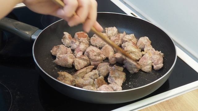 Вкуснейшая говядина с жареным картофелем! Просто и быстро! смотреть онлайн