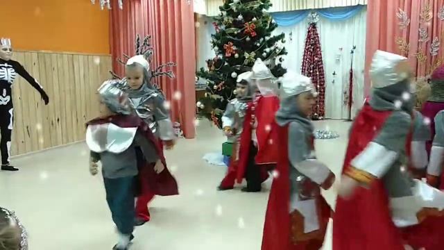 Новогодний праздник смотреть онлайн